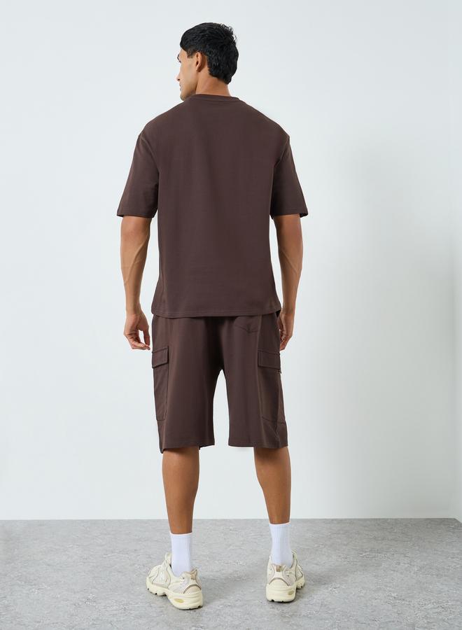 ستايلي طقم منسق من شورت وتيشيرت واسع بنمط كتل الالوان - Image 4